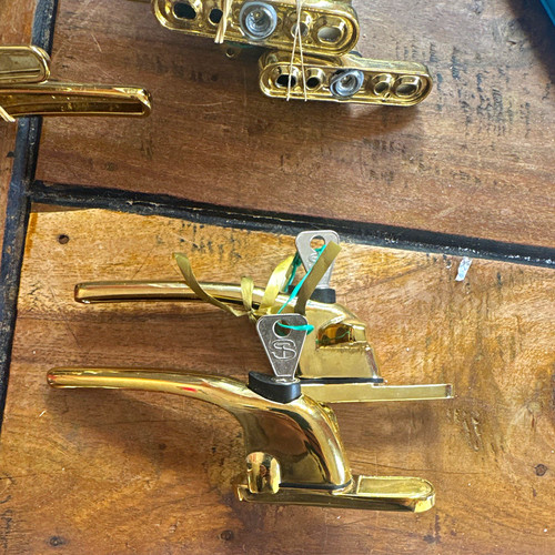 Polished gold lever brass - gold,