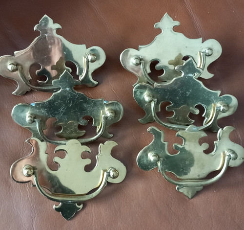 Six draw pull handles